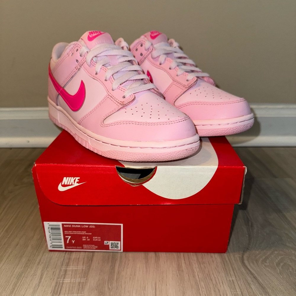 Triple Pink Dunks, big kid size 7/ women's 8.5